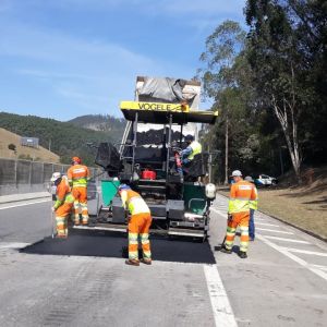 Concessionária Tamoios realiza obras de recuperação de pavimento na rodovia